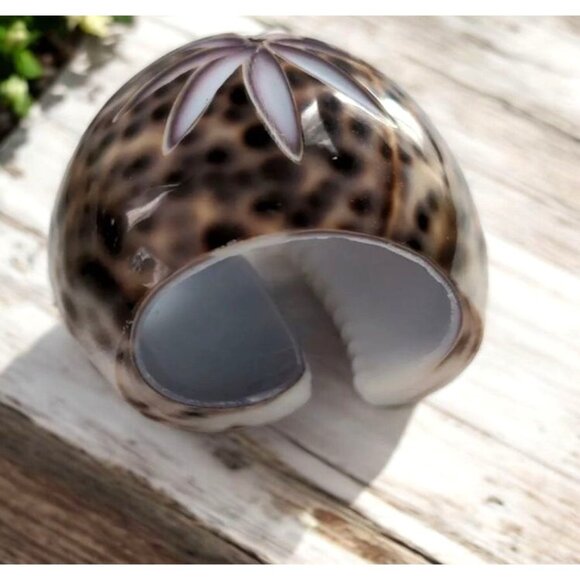 Sea Shell Napkin Rings TIGER COWRIE Hand Carved Spotted Set of 6 - Picture 4 of 5